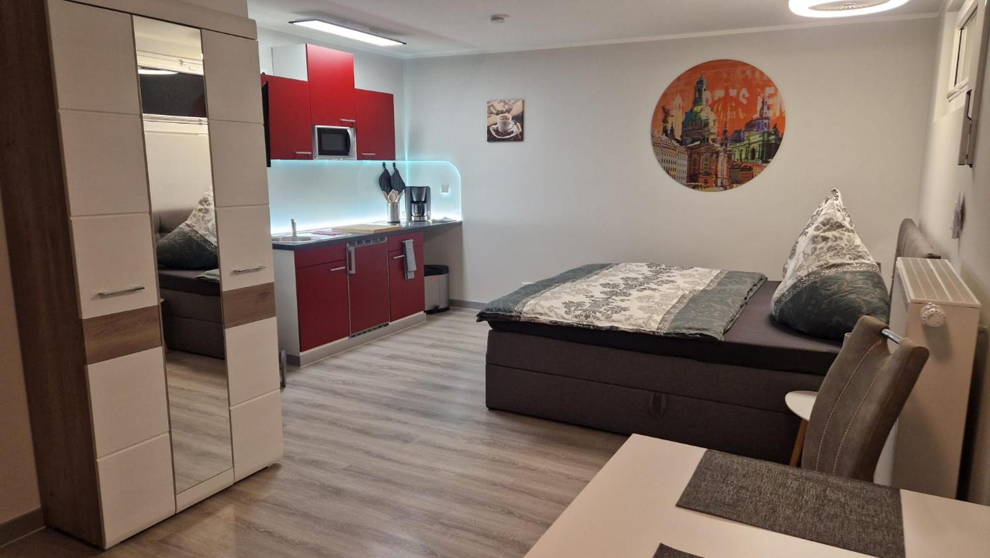 Ferienwohnung Oder Studio Dresden-Neustadt Inkl Parkplatz Mit Balkon Oder Terrasse Habitación foto